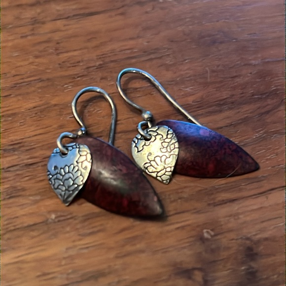 Dainty silver heart drop earrings - Picture 2 of 3